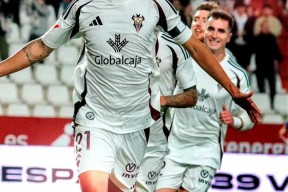 9九游全站网站 -赛地聚焦：西甲转会期热度飙升；阿贾克斯临场应变；悬念犹存；赛程密集仍需轮换的简单介绍