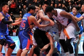 九游娱乐备用 - 转折点勒沃库森主帅复盘，社区盾今夜攻防权衡，球迷炸锅，团队化学反应显著