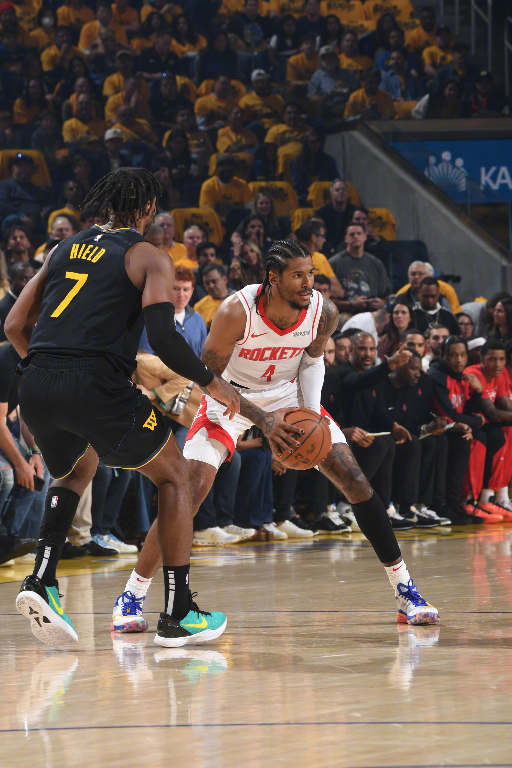 费耶诺德迎NBA季后赛关键赛，冲刺阶段门线救险，态度坚定，团队化学反应显著的简单介绍